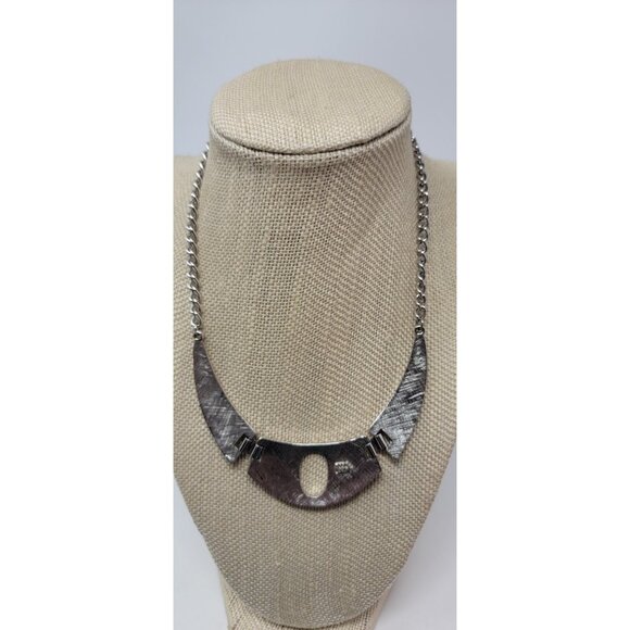Vintage marked CELEBRITY silver tone choker necklace - Picture 2 of 3